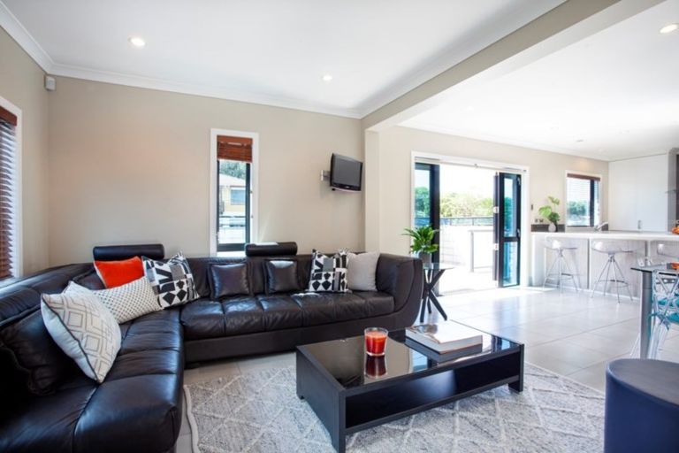 Photo of property in 48 Pitau Road, Mount Maunganui, 3116