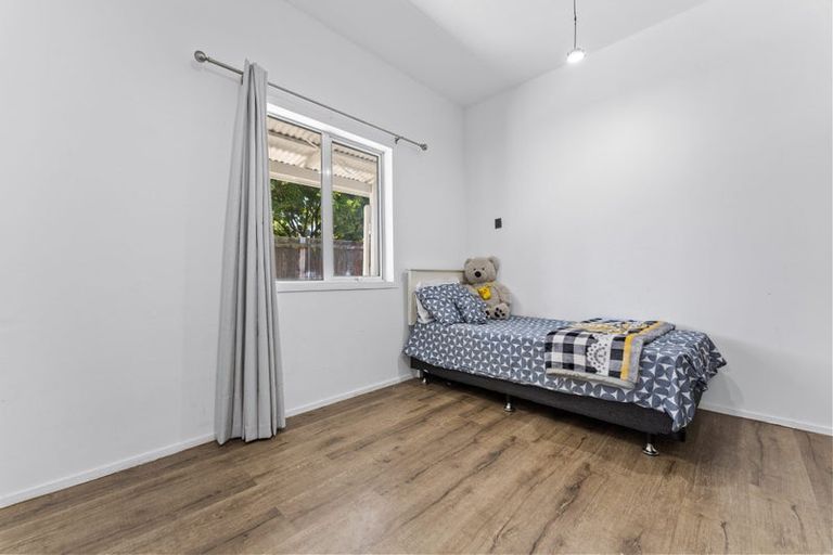 Photo of property in 244b Great North Road, Henderson, Auckland, 0612