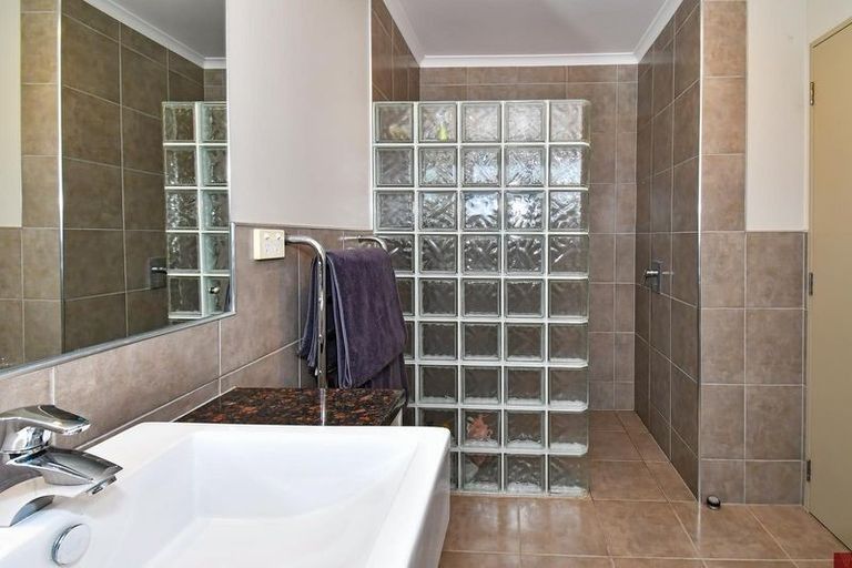 Photo of property in 2 Baverton Drive, Flat Bush, Auckland, 2016