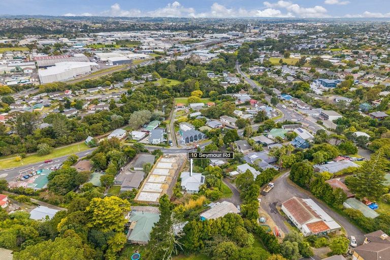 Photo of property in 10 Seymour Road, Sunnyvale, Auckland, 0612