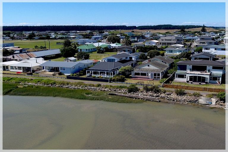 Photo of property in 9 Rosvall Place, Foxton Beach, Foxton, 4815