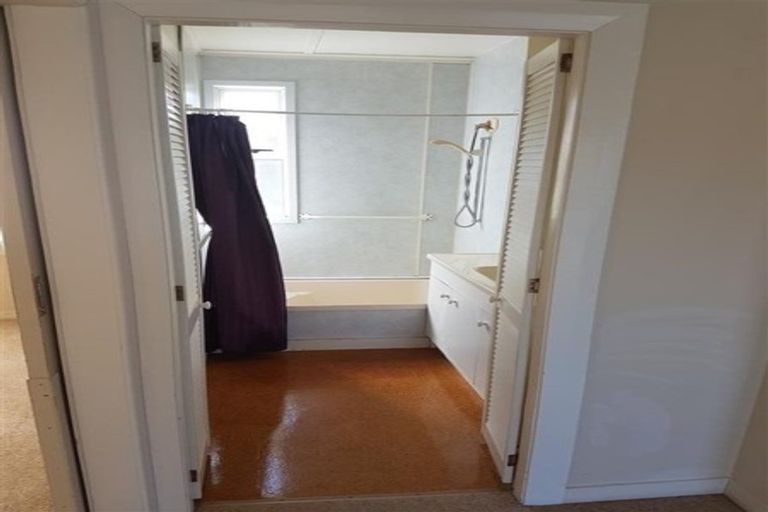 Photo of property in 2/1 Imperial Place, Henderson, Auckland, 0612