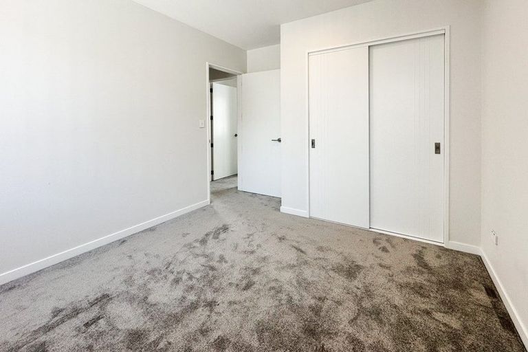 Photo of property in 22 Heketara Way, Massey, Auckland, 0614