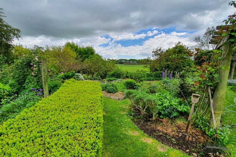 Photo of property in Belvoir House, 169 Mcnamaras Road, Waimate, 7979