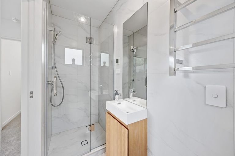 Photo of property in 72e Langana Avenue, Browns Bay, Auckland, 0630