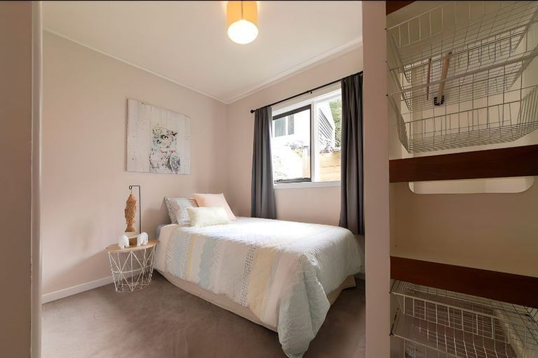 Photo of property in 65 Takahe Road, Titirangi, Auckland, 0604