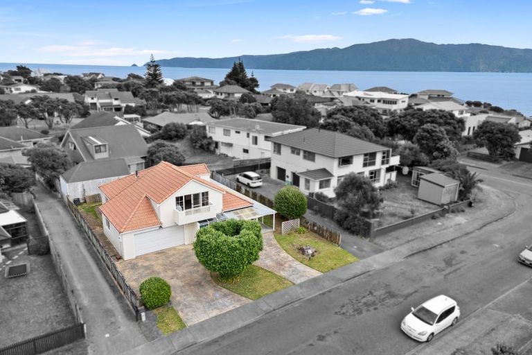 Photo of property in 17 Watson Drive, Paraparaumu Beach, Paraparaumu, 5032