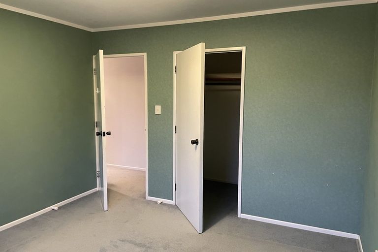 Photo of property in 1 Cyril Way, Paparangi, Wellington, 6037