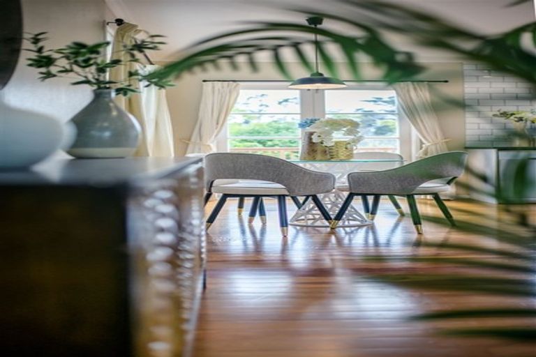 Photo of property in 44 Fitzwater Place, Henderson, Auckland, 0612