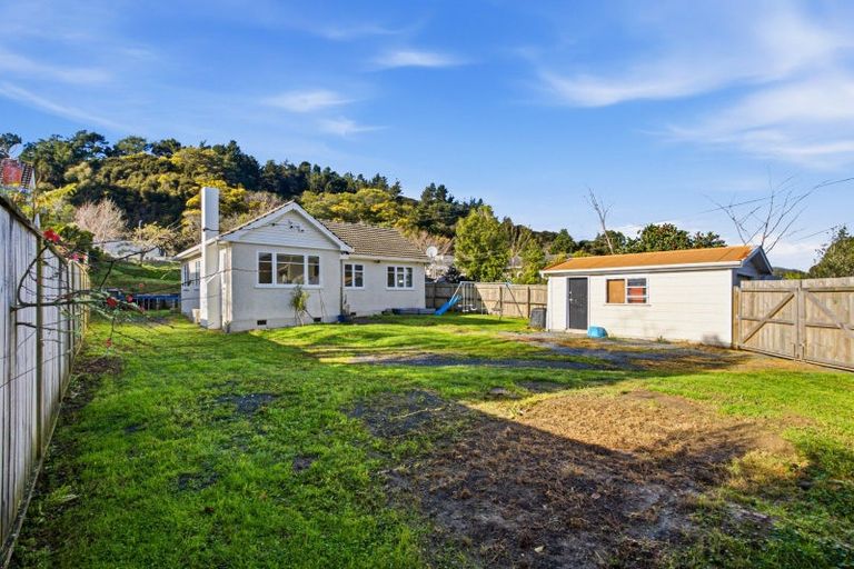 Photo of property in 19 Peel Place, Wainuiomata, Lower Hutt, 5014