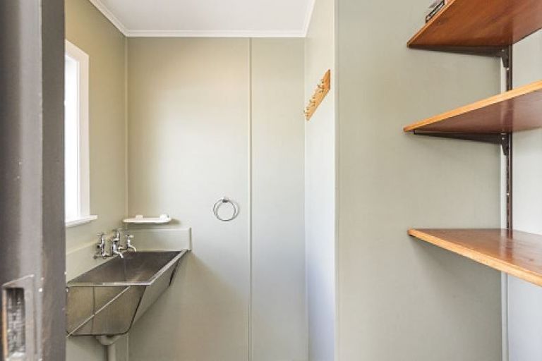 Photo of property in 10 Catlins Crescent, Milson, Palmerston North, 4414