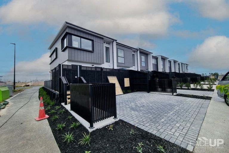 Photo of property in 40 Rahopuru Road, Westgate, 0614