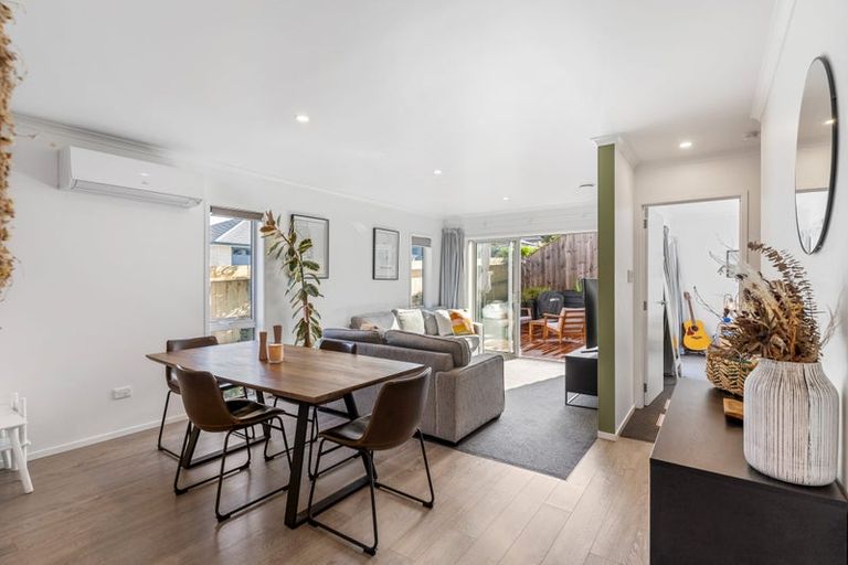 Photo of property in 8 Reserva Crescent, Kumeu, 0810