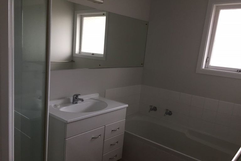 Photo of property in 44 Gossamer Drive, Pakuranga Heights, Auckland, 2010