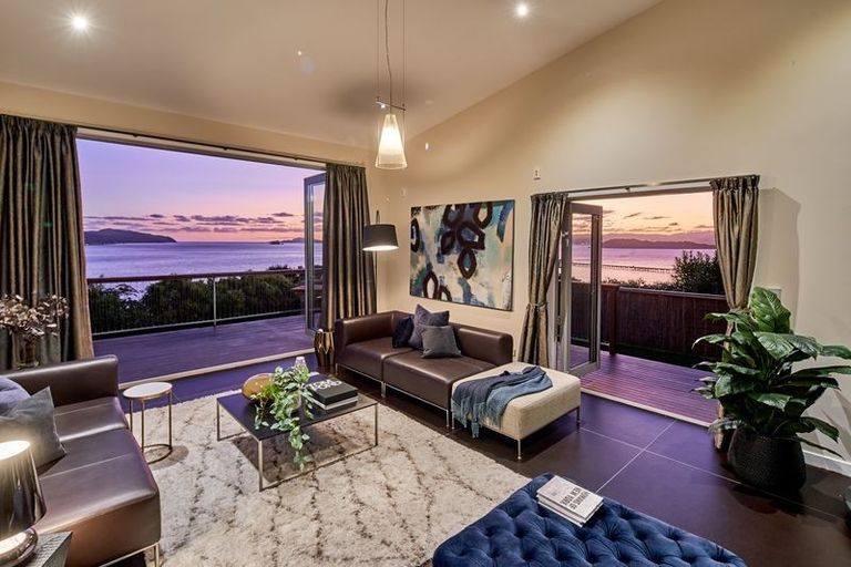 Photo of property in 4 Wilmore Way, Lowry Bay, Lower Hutt, 5013