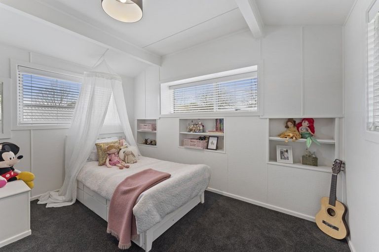 Photo of property in 43 Dunedin Street, Redwood, Christchurch, 8051