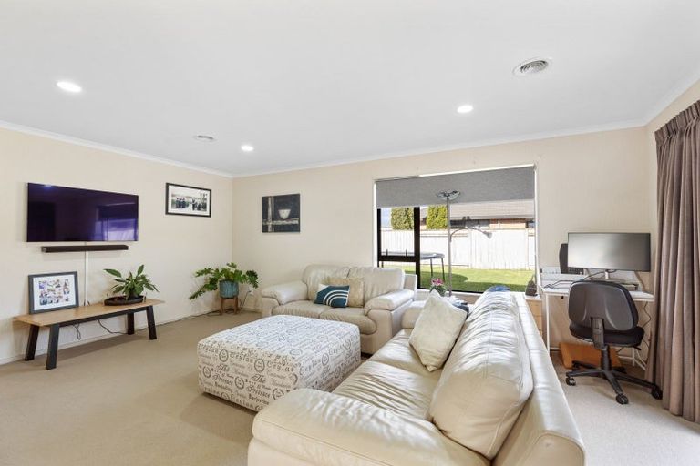 Photo of property in 8 Cleveland Heights, Kelvin Grove, Palmerston North, 4414