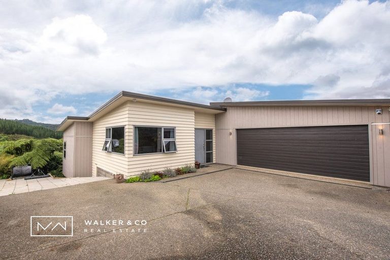 Photo of property in 29 Mcewen Crescent, Riverstone Terraces, Upper Hutt, 5018