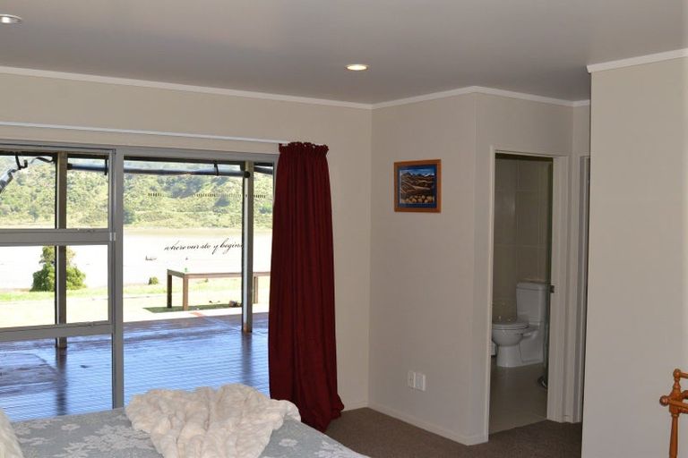 Photo of property in 177 Te Mahoe Road, Mokau, 4376