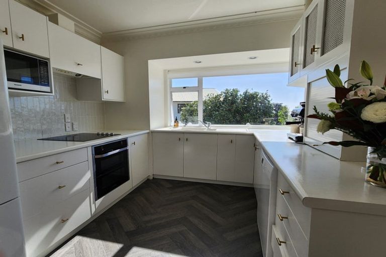 Photo of property in 22 Mcfarlane Street, Oakura, 4314