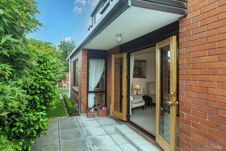 Photo of property in 9 Clyde Road, Upper Riccarton, Christchurch, 8041