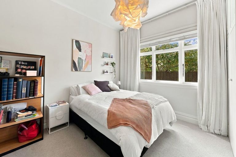 Photo of property in 33 Hawkesbury Avenue, St Albans, Christchurch, 8014