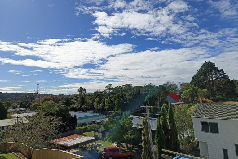 Photo of property in 2/15 Cresta Avenue, Beach Haven, Auckland, 0626