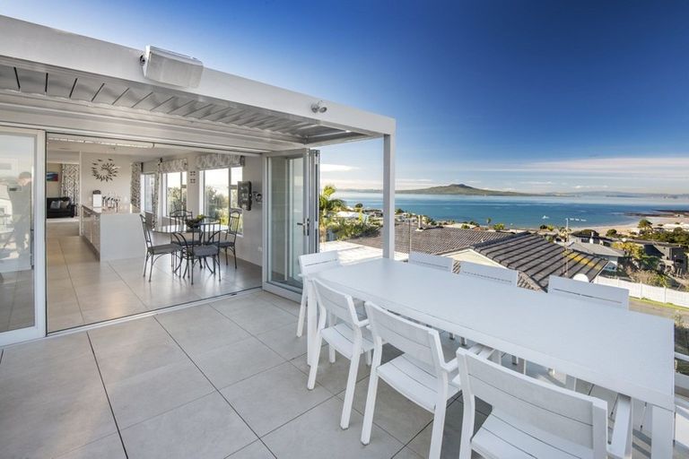 Photo of property in 62 Seaview Road, Castor Bay, Auckland, 0620