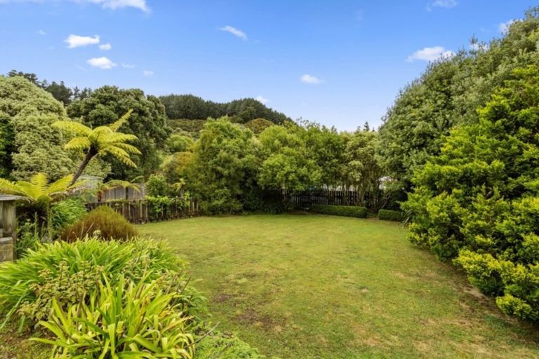 Photo of property in 64 Raroa Terrace, Tawa, Wellington, 5028
