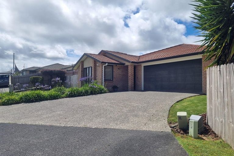 Photo of property in 24 Mt Lebanon Crescent, The Gardens, Auckland, 2105
