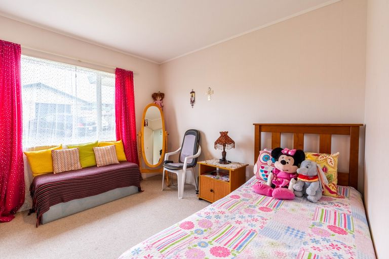 Photo of property in 5 Camberley Court, Manurewa East, Auckland, 2102