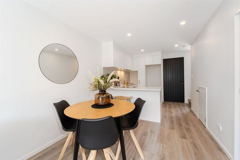 Photo of property in 5/8 Chivalry Road, Glenfield, Auckland, 0629