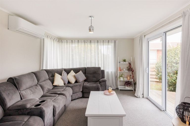Photo of property in 10 Peters Avenue, Cloverlea, Palmerston North, 4412