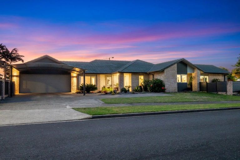 Photo of property in 72 Oriental Parade, Papamoa Beach, Papamoa, 3118