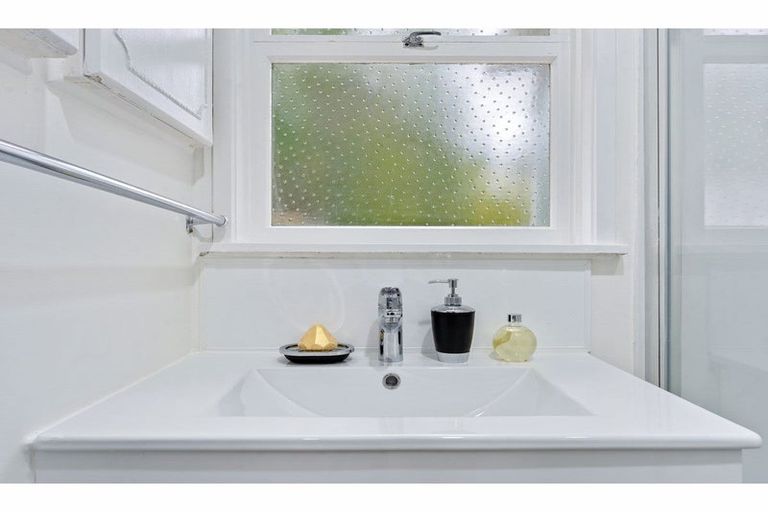 Photo of property in 2/53 Richards Avenue, Forrest Hill, Auckland, 0620