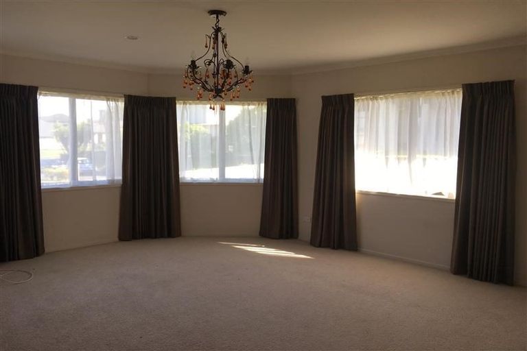 Photo of property in 5 Jomard Terrace, Northcross, Auckland, 0632