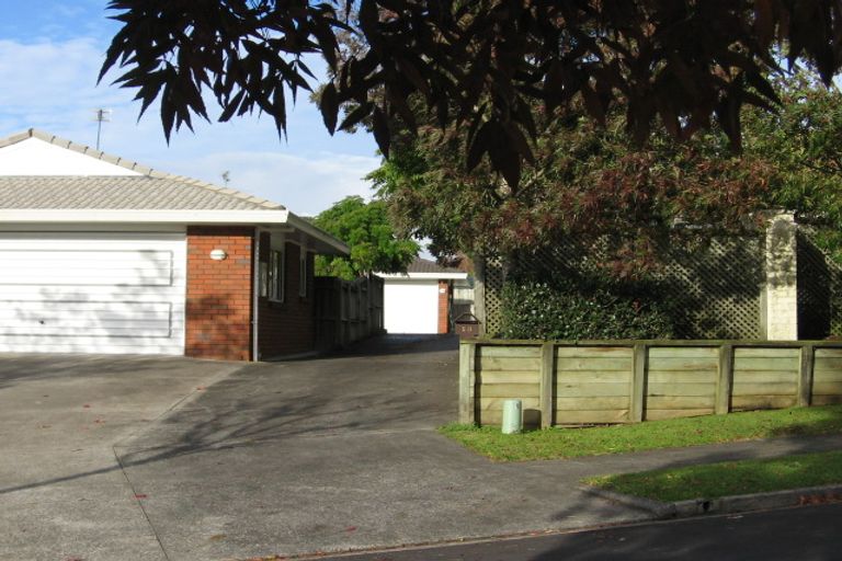 Photo of property in 1/5 Solana Court, Botany Downs, Auckland, 2010