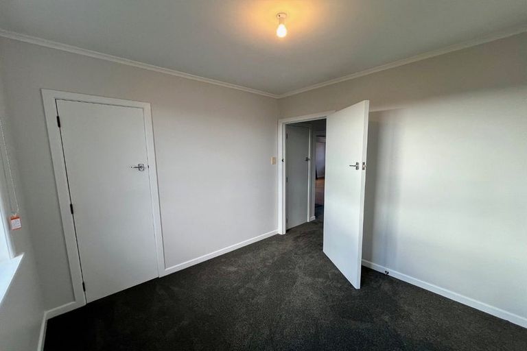 Photo of property in 15 Pine Avenue, Henderson, Auckland, 0612