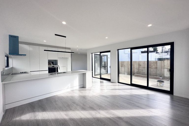 Photo of property in 3b Glennandrew Drive, Half Moon Bay, Auckland, 2012