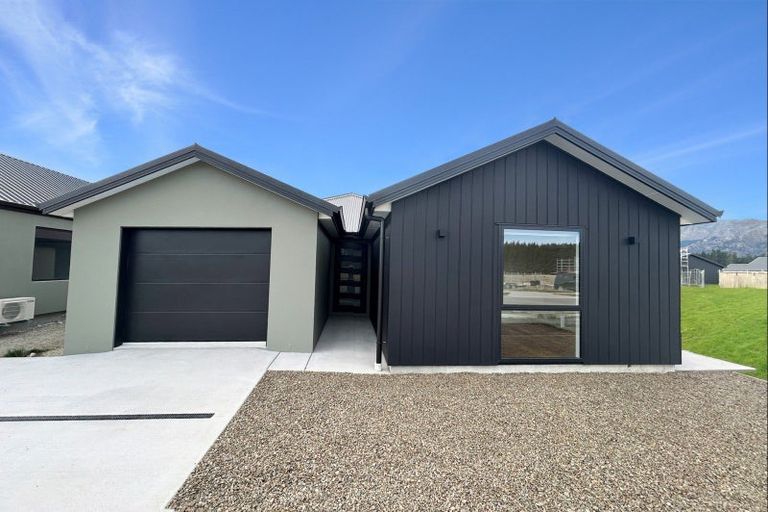 Photo of property in 116 Burdon Loop, Lake Hawea, 9382