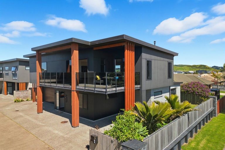 Photo of property in 3 Sandhurst Drive, Papamoa Beach, Papamoa, 3118