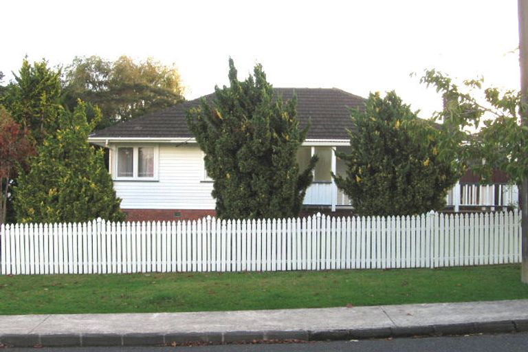 Photo of property in 5 Cornwall Street, Te Atatu South, Auckland, 0610