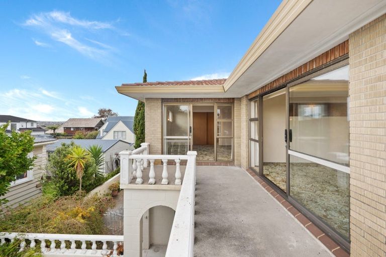 Photo of property in 44 Bradbury Road, Botany Downs, Auckland, 2010