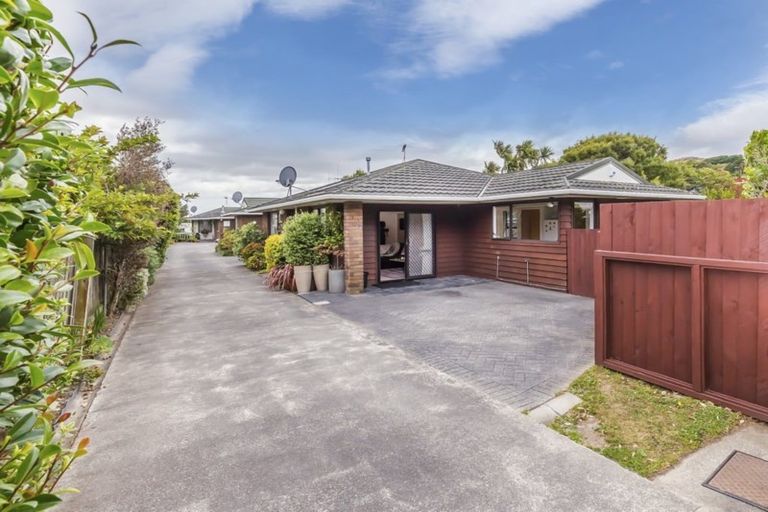 Photo of property in 1/7 Tawa Street, Tawa, Wellington, 5028