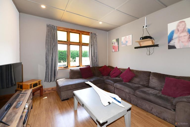 Photo of property in 19 Mount John Road, Waimate, 7977