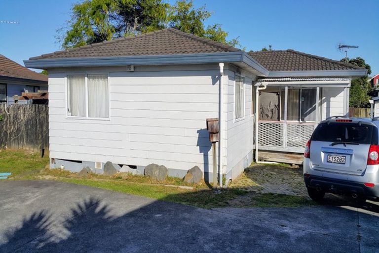 Photo of property in 1/5 Myna Place, Weymouth, Auckland, 2103