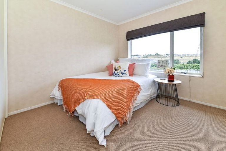 Photo of property in 32 Sandwick Drive, Weymouth, Auckland, 2103