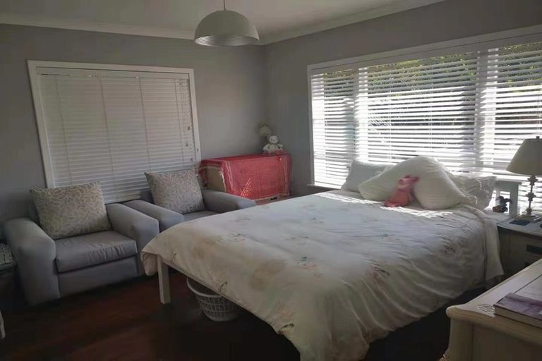 Photo of property in 1/53 Tramway Road, Beach Haven, Auckland, 0626