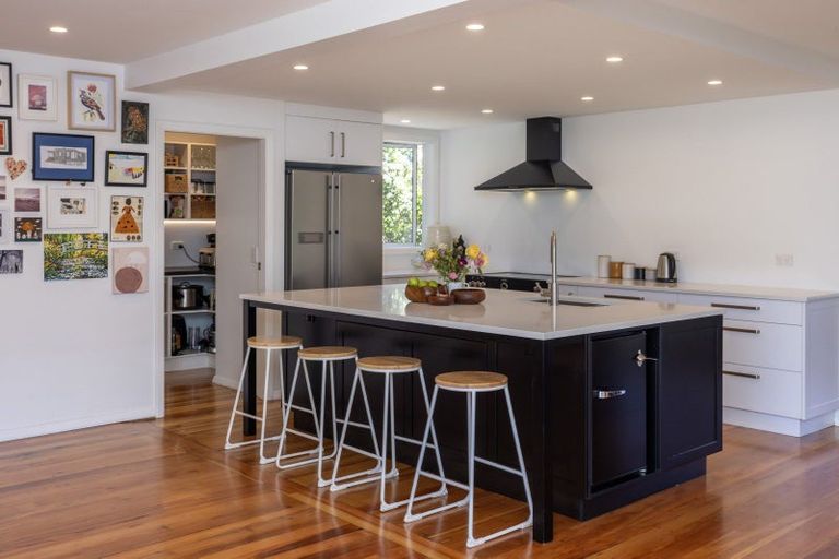 Photo of property in 35 Tennis Court Road, Raumati South, Paraparaumu, 5032