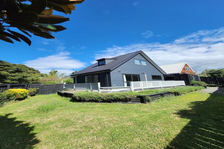 Photo of property in 25 Caspian Close, New Lynn, Auckland, 0600